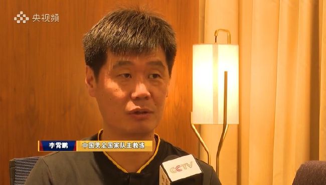 岳在厨房故意让我挺进