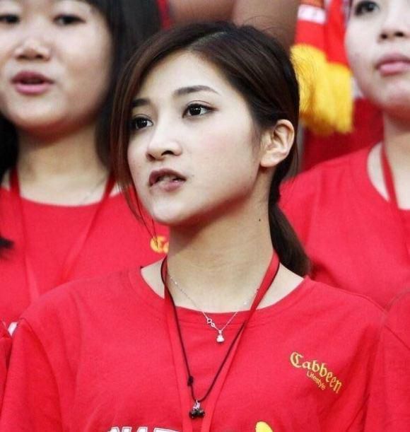 周妍希脱了衣服裤子内裤内衣写真
